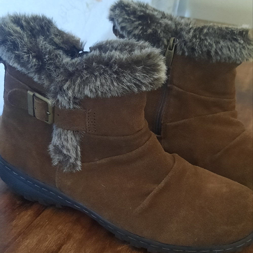 Khombu Suede Boots Size 10